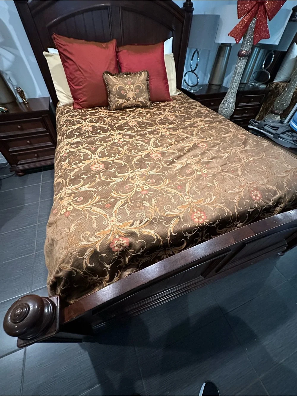 Elegant Brown Floral Jacquard Bedspread